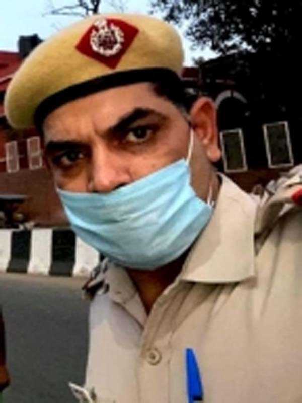 दिल्ली: गर्लफ्रेंड को गोली मारने वाले सब-इंस्पेक्टर ने किया आत्मसमर्पण